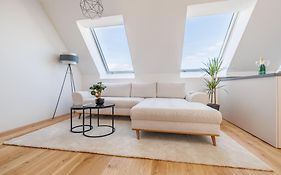 Symphony Apartments 38 - Modern Loft With Terrace And Grill In Central Location