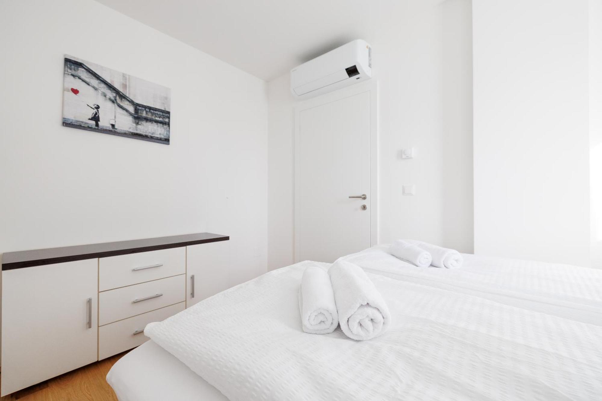 Symphony Apartments 38 - Modern Loft With Terrace And Grill In Central Location Wien Exterior foto