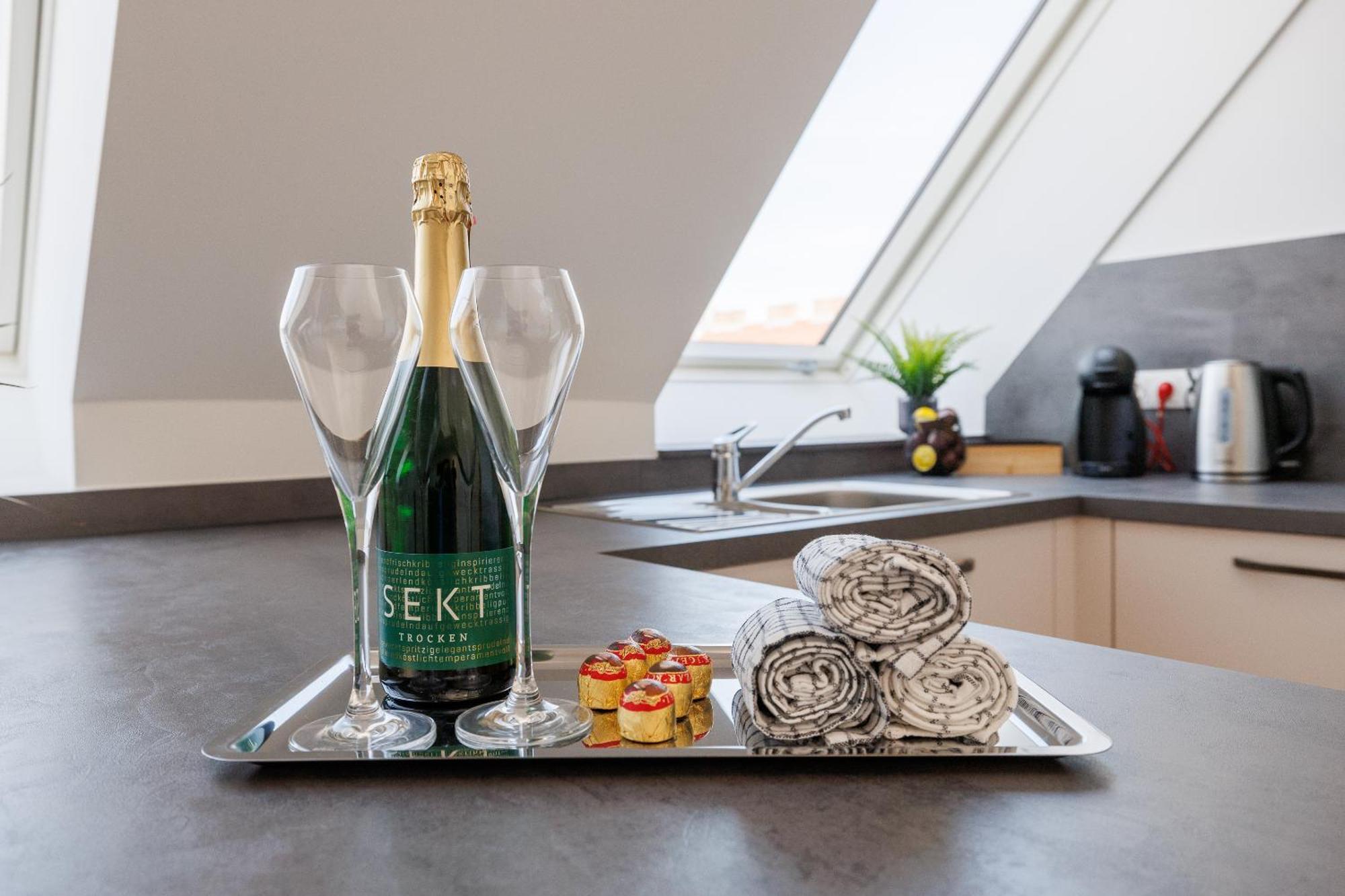 Symphony Apartments 38 - Modern Loft With Terrace And Grill In Central Location Wien Exterior foto